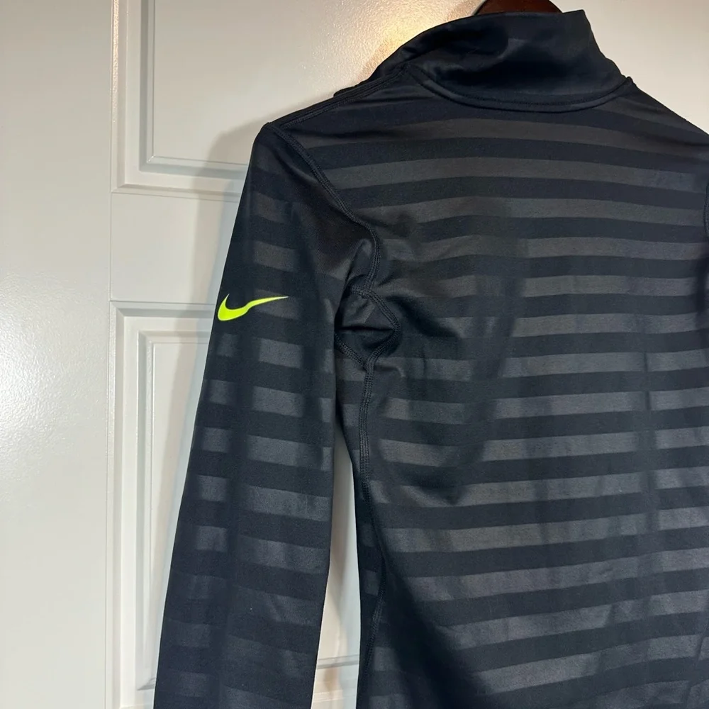 Nike Pro Dri Fit Hyperwarm 1/2 Zip Black Pullover Women’s Size Small Slim Fit
